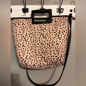 NWOT Bagging Rights Stylish Pink and Black Leopard Print  Women's Tote/crossbody